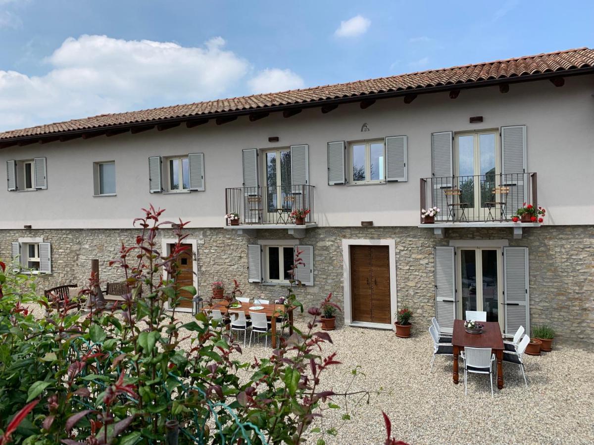 La Luce Delle Colline Bed & Breakfast Serravalle delle Langhe Exterior photo