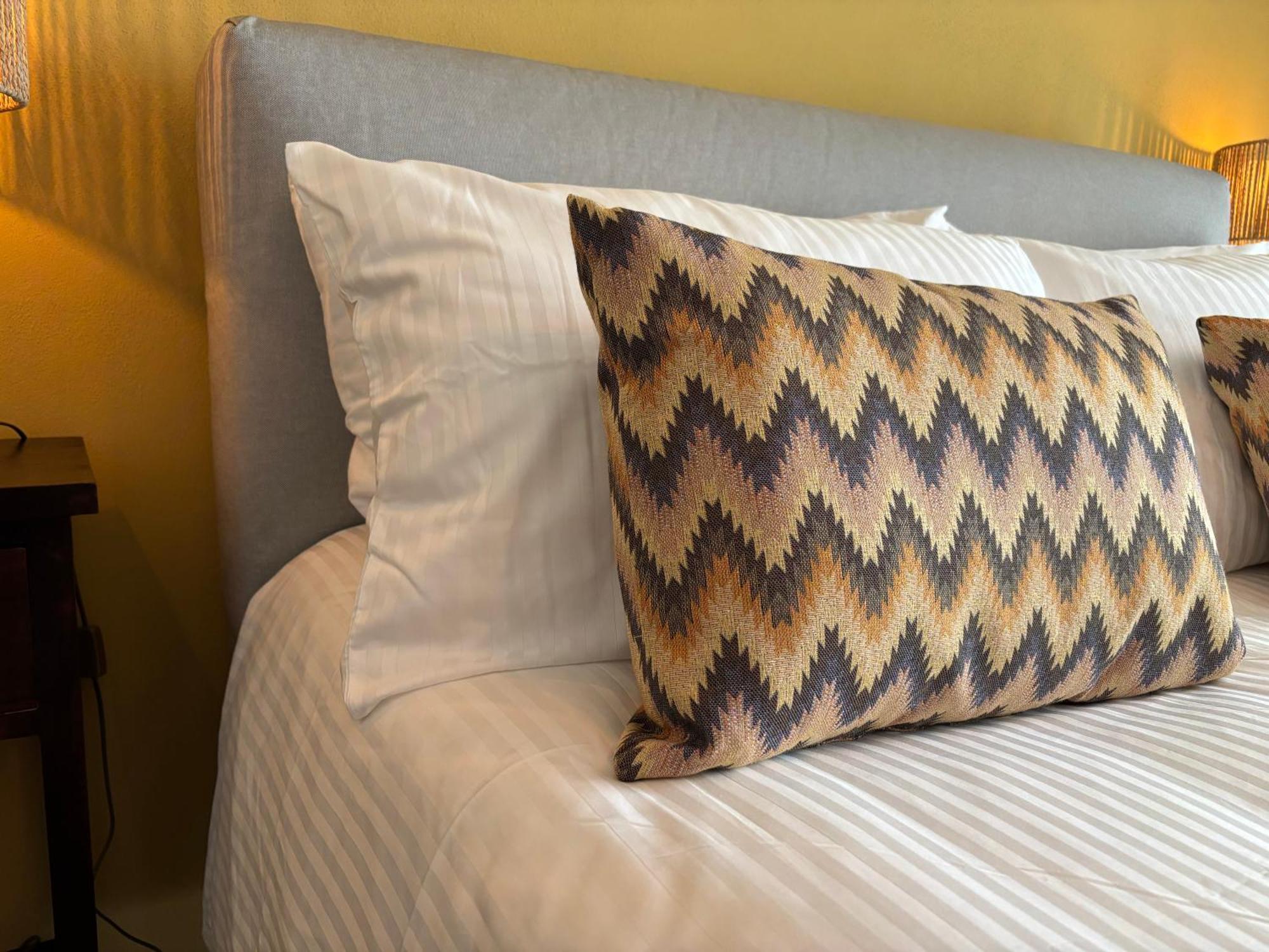 La Luce Delle Colline Bed & Breakfast Serravalle delle Langhe Exterior photo