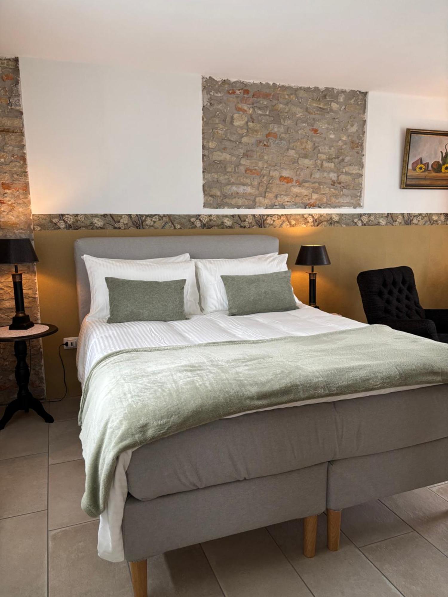 La Luce Delle Colline Bed & Breakfast Serravalle delle Langhe Exterior photo